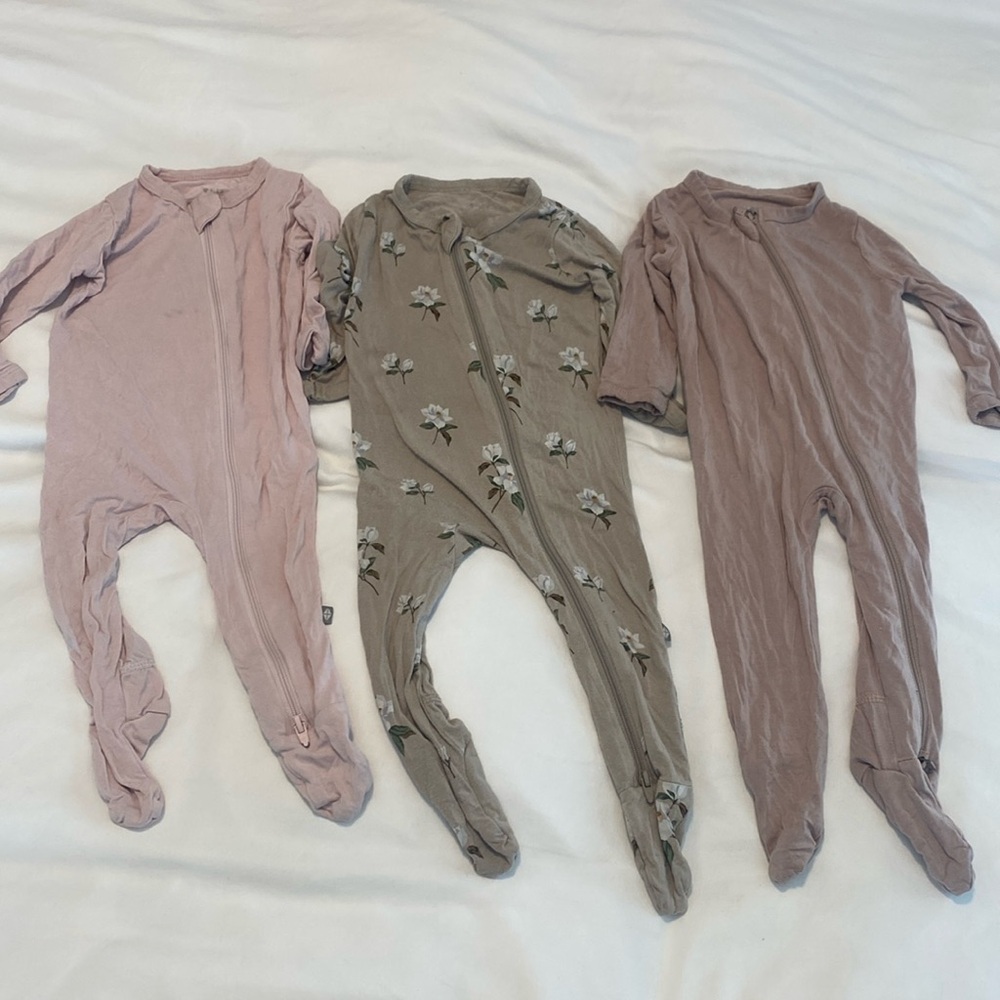 Kyte Baby zippered footed onesies in size 3-6 months